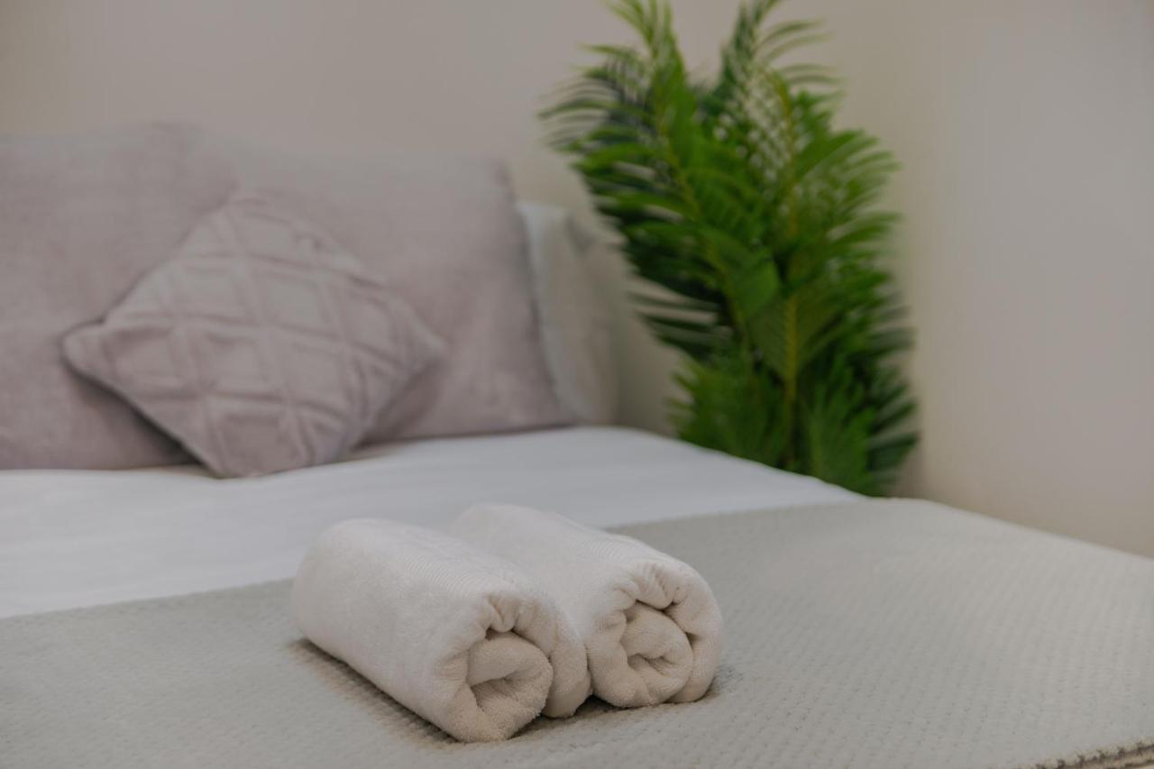 Stylish Two Bedroom Apartment By Central London With Garden المظهر الخارجي الصورة
