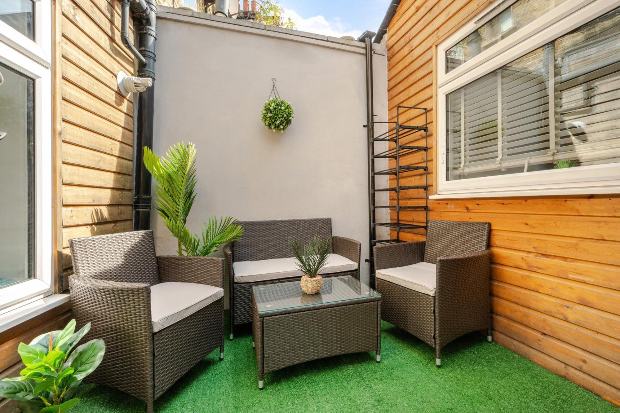 Stylish Two Bedroom Apartment By Central London With Garden المظهر الخارجي الصورة